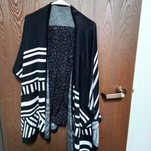 Stylish Black and White Women's Sweater